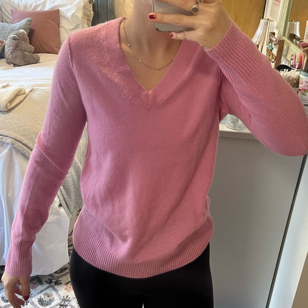 AQUA | 100% Cashmere Pink V Neck Sweater